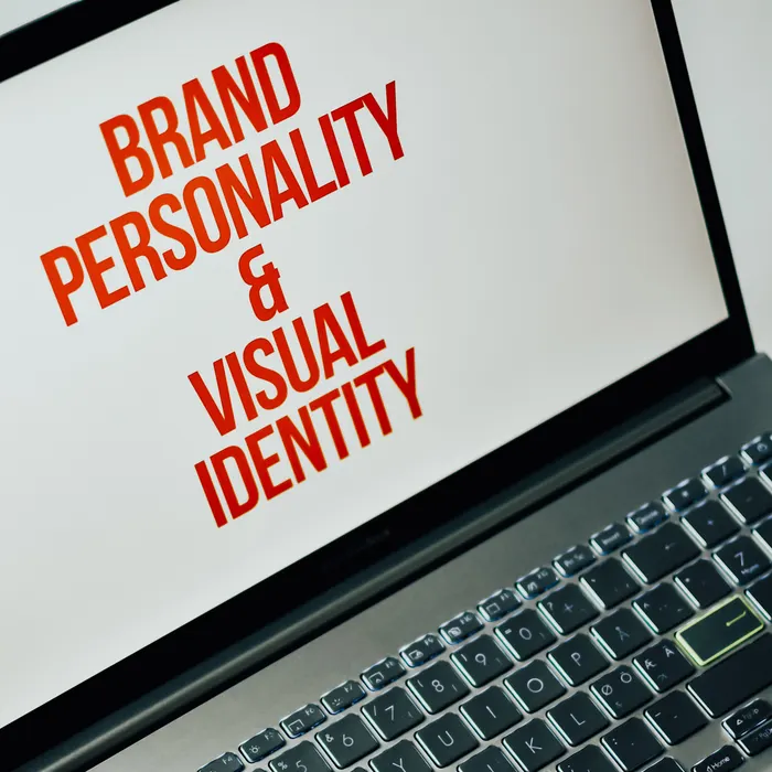 מסך עם הכיתוב Visual Identity